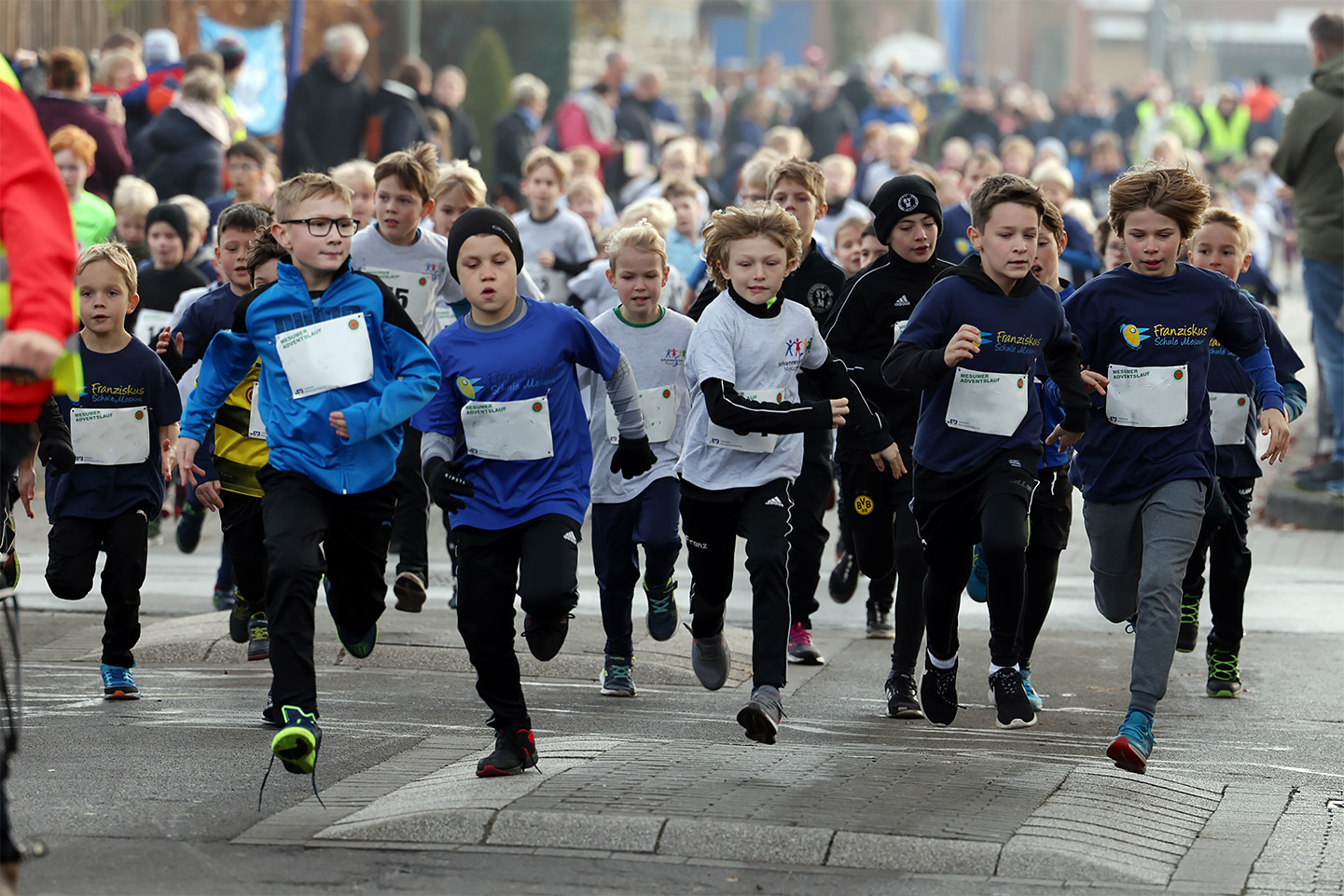 images/franziskus2/images_franz/galerien/2022_adventslauf/advL_002.jpg